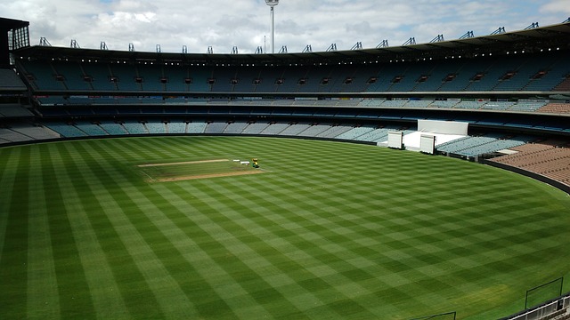 经过半场的 经过半场的